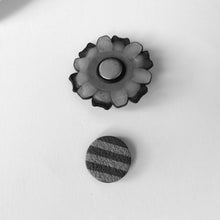 Load image into Gallery viewer, NEEDLE MINDER, Flower Sewing Notion 62