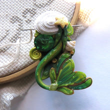 Load image into Gallery viewer, NEEDLE MINDER August - Peridot Mermaid Tail 19
