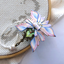 Load image into Gallery viewer, NEEDLE MINDER June Pearl Moth 23