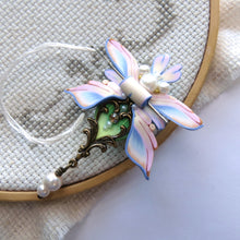 Load image into Gallery viewer, NEEDLE MINDER June Pearl Moth 4