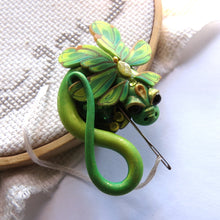 Load image into Gallery viewer, NEEDLE MINDER August - Peridot Dragon 18