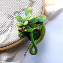 Load image into Gallery viewer, NEEDLE MINDER August - Peridot Dragon 22