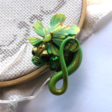 Load image into Gallery viewer, NEEDLE MINDER August - Peridot Dragon 31