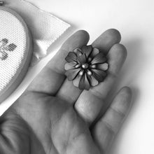Load image into Gallery viewer, NEEDLE MINDER, Flower Sewing Notion 62
