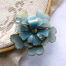 Load image into Gallery viewer, NEEDLE MINDER, Flower Sewing Notion 27
