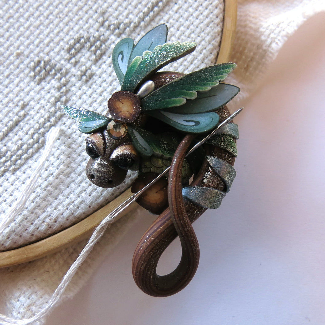 NEEDLE MINDER Forest Frost Dragon 61