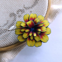 Load image into Gallery viewer, NEEDLE MINDER, Flower Sewing Notion 62
