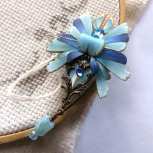 Load image into Gallery viewer, NEEDLE MINDER Blue Moth 25
