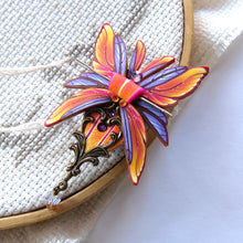 Load image into Gallery viewer, NEEDLE MINDER Lavender Fall Moth 48
