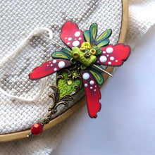 Load image into Gallery viewer, NEEDLE MINDER Woodsy Moth 10
