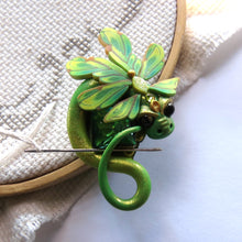 Load image into Gallery viewer, NEEDLE MINDER August - Peridot Dragon 25
