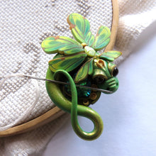 Load image into Gallery viewer, NEEDLE MINDER August - Peridot Dragon 30
