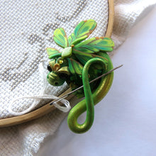 Load image into Gallery viewer, NEEDLE MINDER August - Peridot Dragon 32

