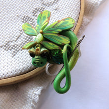 Load image into Gallery viewer, NEEDLE MINDER August - Peridot Dragon 36
