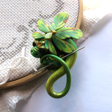 Load image into Gallery viewer, NEEDLE MINDER August - Peridot Dragon 40
