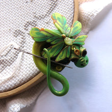 Load image into Gallery viewer, NEEDLE MINDER August - Peridot Dragon 42
