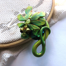 Load image into Gallery viewer, NEEDLE MINDER August - Peridot Dragon 43
