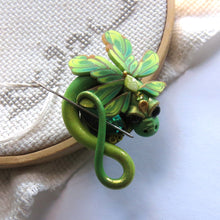 Load image into Gallery viewer, NEEDLE MINDER August - Peridot Dragon 44
