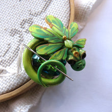 Load image into Gallery viewer, NEEDLE MINDER August - Peridot Dragon 47
