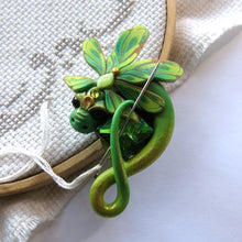 Load image into Gallery viewer, NEEDLE MINDER August - Peridot Dragon 5
