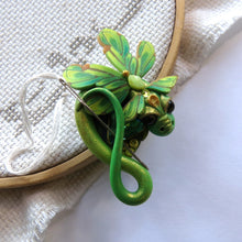 Load image into Gallery viewer, NEEDLE MINDER August - Peridot Dragon 64
