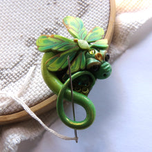 Load image into Gallery viewer, NEEDLE MINDER August - Peridot Dragon 67
