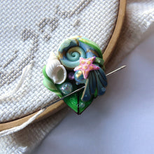 Load image into Gallery viewer, NEEDLE MINDER  Sea Snail 40
