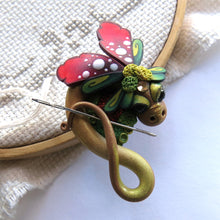Load image into Gallery viewer, NEEDLE MINDER Woodsy Dragon 21
